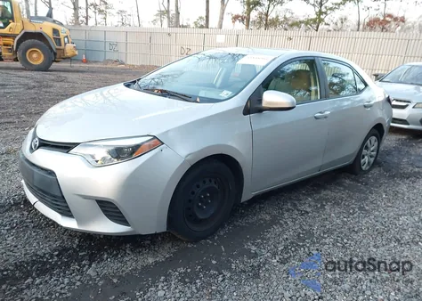 2015 Toyota Corolla Le z USA, uszkodzony, nr VIN 2T1BURHE7FC402615